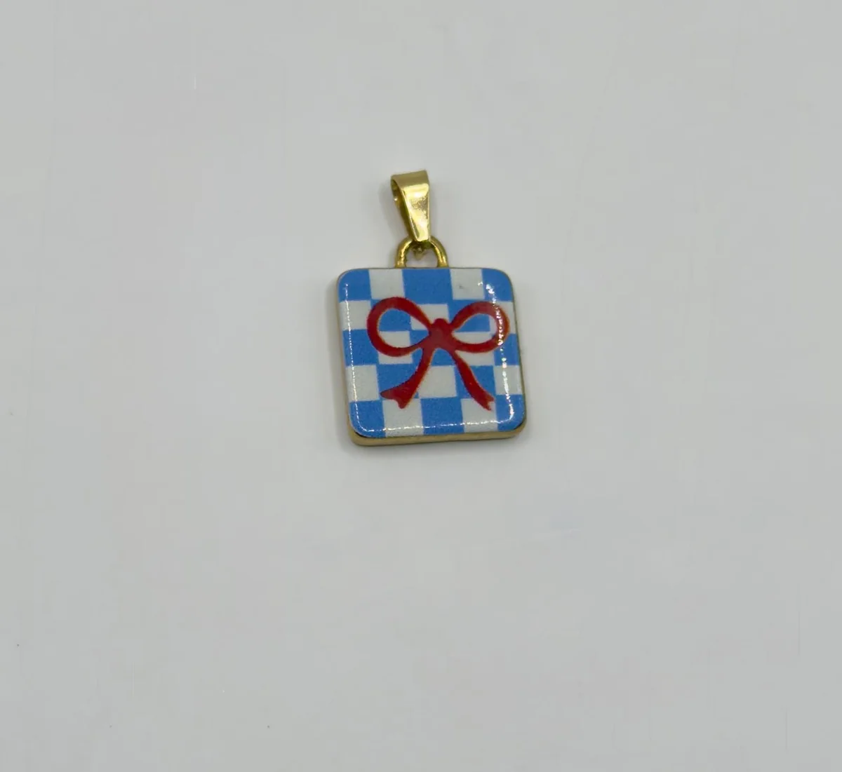 🎀 Ciondolo Dipinto Prezioso – Fiocchetto Regalo