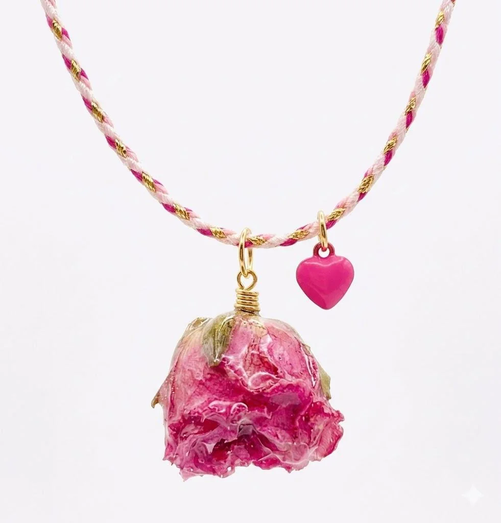 Linea Eterna – Intrecci di Seta e Rose Vere